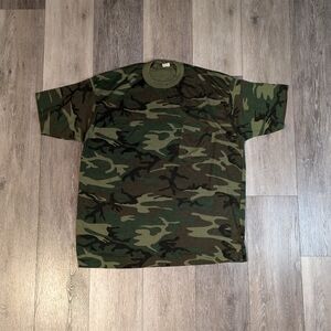 Vintage  Woodland Camo T Shirt 2XL Single Stitch USA Army Pocket Military